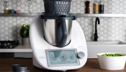 Denuncian machismo en la Carrera de la Mujer tras entregar una Thermomix como premio: «Triunfar no significa ser ama de casa»